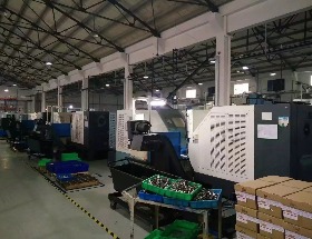 大型設(shè)備噴漆噴砂翻新